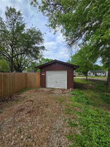 1824 S Grand Avenue, Sedalia, MO 65301