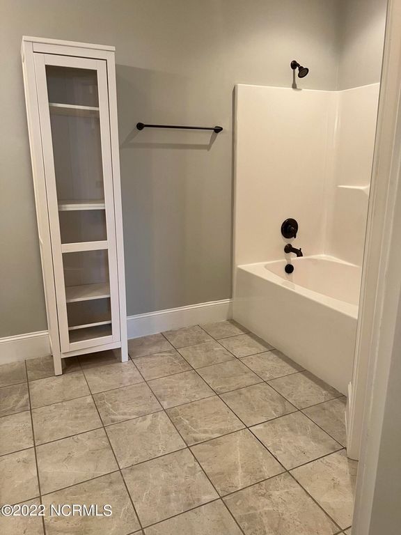 Image 11 of property listing at 3516 Ellsworth Drive B, Greenville, NC 27834