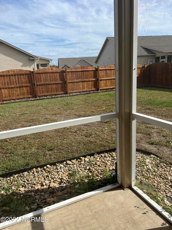 Image 16 of property listing at 3516 Ellsworth Drive B, Greenville, NC 27834