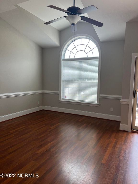 Image 2 of property listing at 3516 Ellsworth Drive B, Greenville, NC 27834