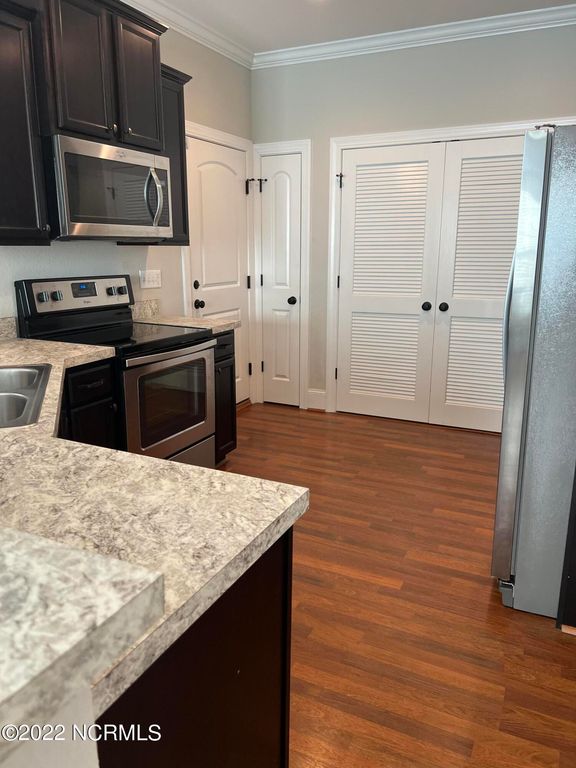 Image 6 of property listing at 3516 Ellsworth Drive B, Greenville, NC 27834