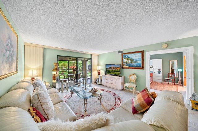 5306 Cedar Lake Drive 203, Boynton Beach, FL 33437