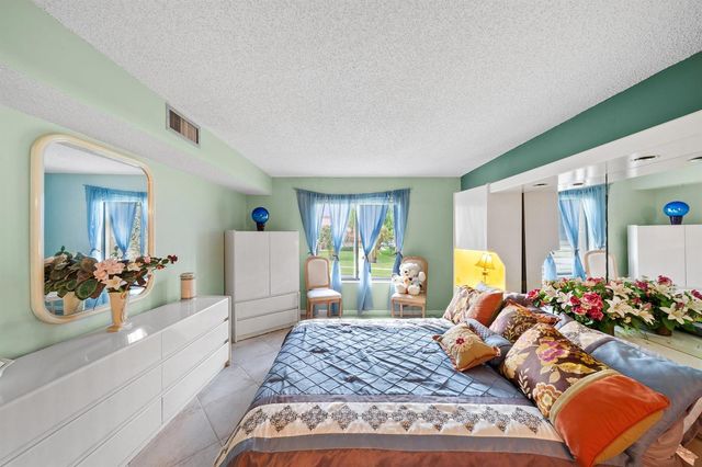 5306 Cedar Lake Drive 203, Boynton Beach, FL 33437