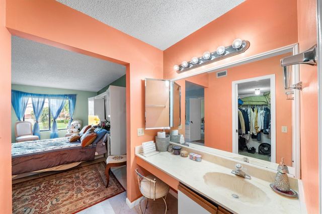 5306 Cedar Lake Drive 203, Boynton Beach, FL 33437
