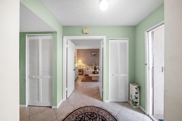 5306 Cedar Lake Drive 203, Boynton Beach, FL 33437