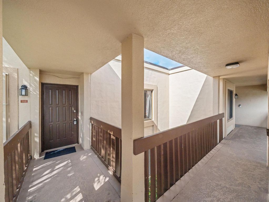 5306 Cedar Lake Drive 203, Boynton Beach, FL 33437