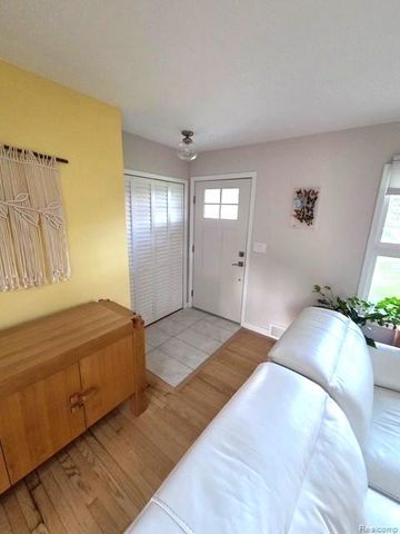 36671 Putnam Street, Clinton Township, MI 48035