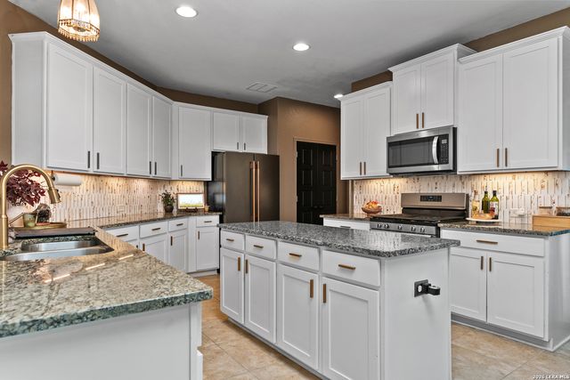 8697 Stackstone, Schertz, TX 78154