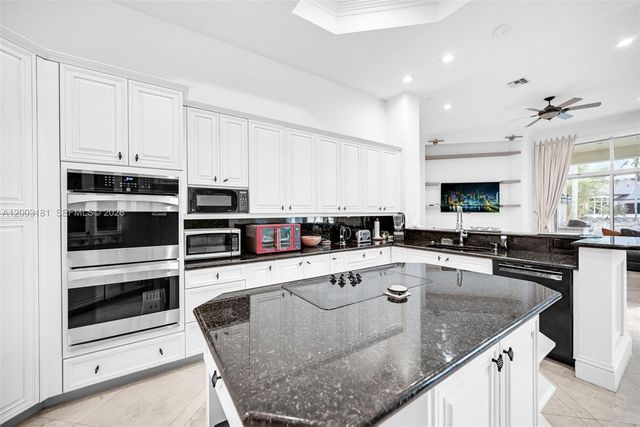 10430 Kestrel Street, Plantation, FL 33324