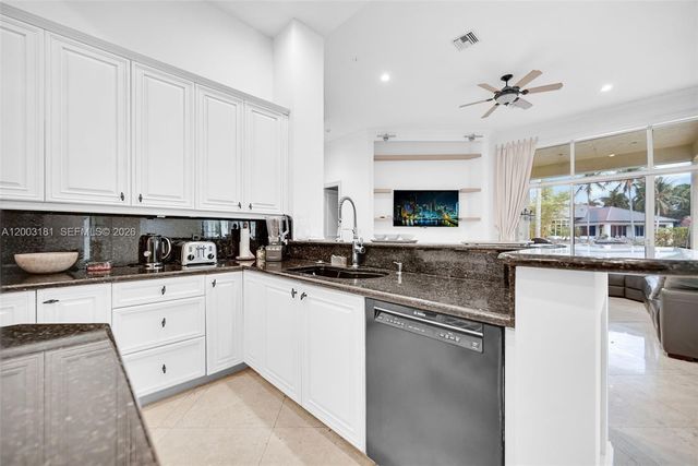 10430 Kestrel Street, Plantation, FL 33324
