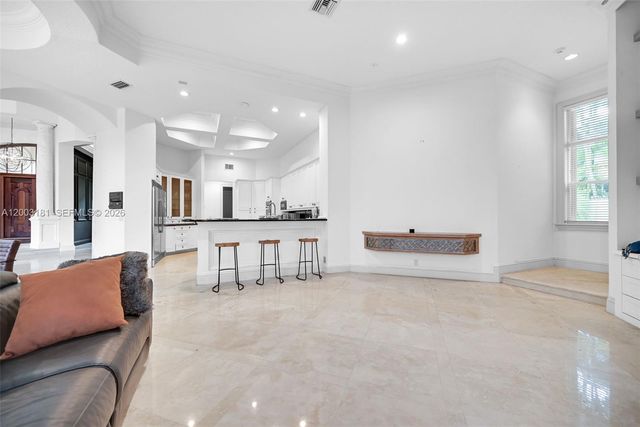 10430 Kestrel Street, Plantation, FL 33324