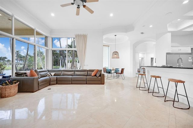 10430 Kestrel Street, Plantation, FL 33324