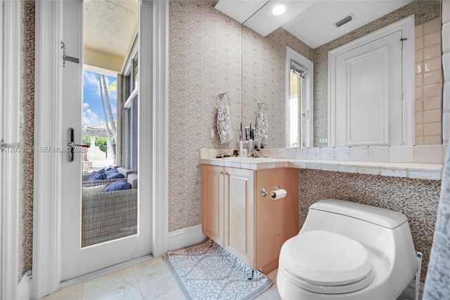 10430 Kestrel Street, Plantation, FL 33324