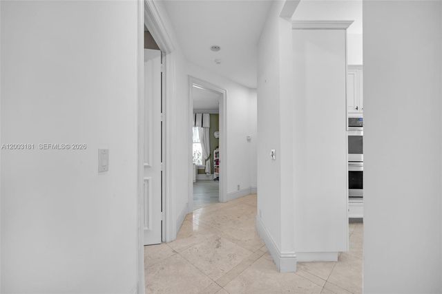 10430 Kestrel Street, Plantation, FL 33324