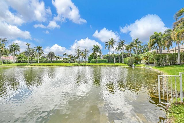 10430 Kestrel Street, Plantation, FL 33324