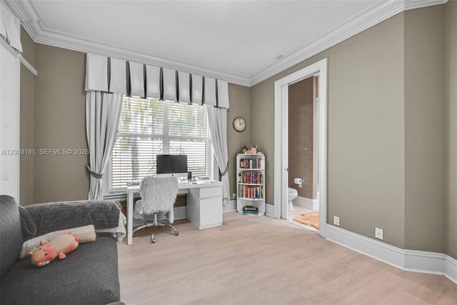10430 Kestrel Street, Plantation, FL 33324