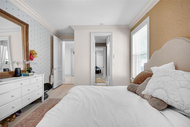 10430 Kestrel Street, Plantation, FL 33324