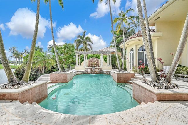 10430 Kestrel Street, Plantation, FL 33324