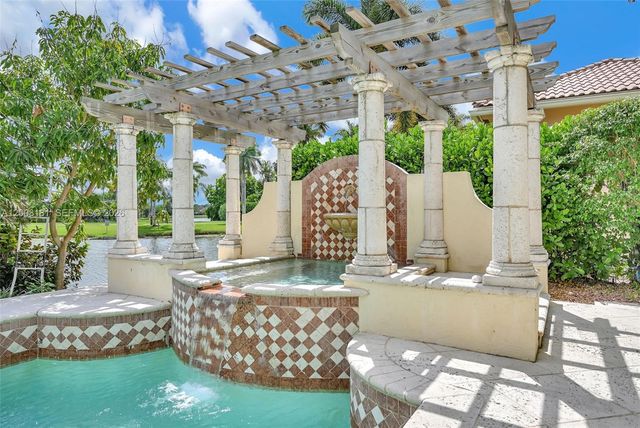 10430 Kestrel Street, Plantation, FL 33324