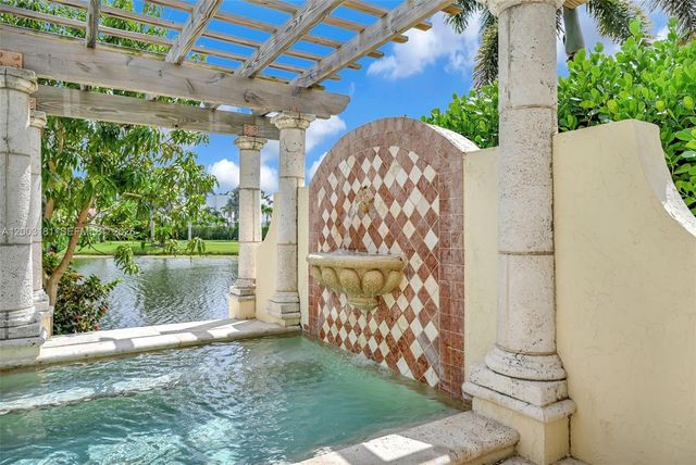 10430 Kestrel Street, Plantation, FL 33324