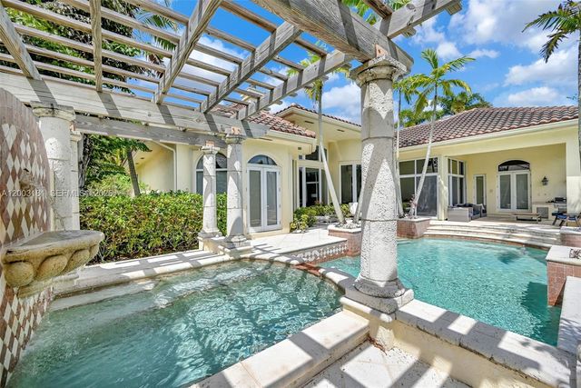 10430 Kestrel Street, Plantation, FL 33324