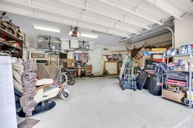 10430 Kestrel Street, Plantation, FL 33324