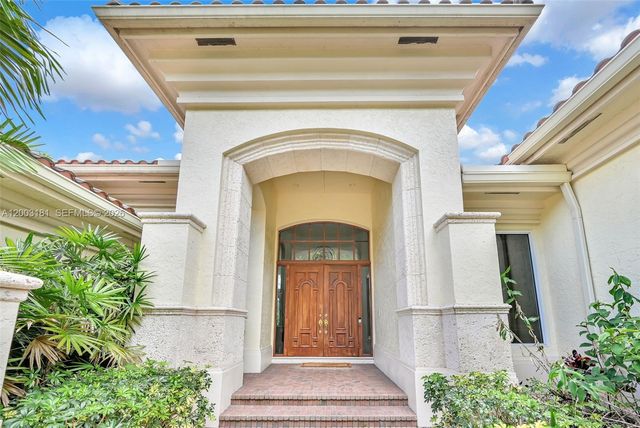 10430 Kestrel Street, Plantation, FL 33324