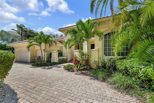 10430 Kestrel Street, Plantation, FL 33324
