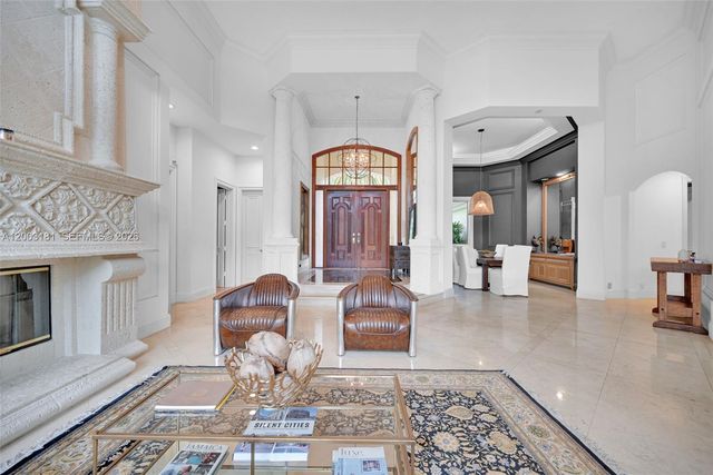 10430 Kestrel Street, Plantation, FL 33324