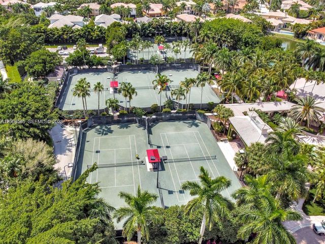 10430 Kestrel Street, Plantation, FL 33324