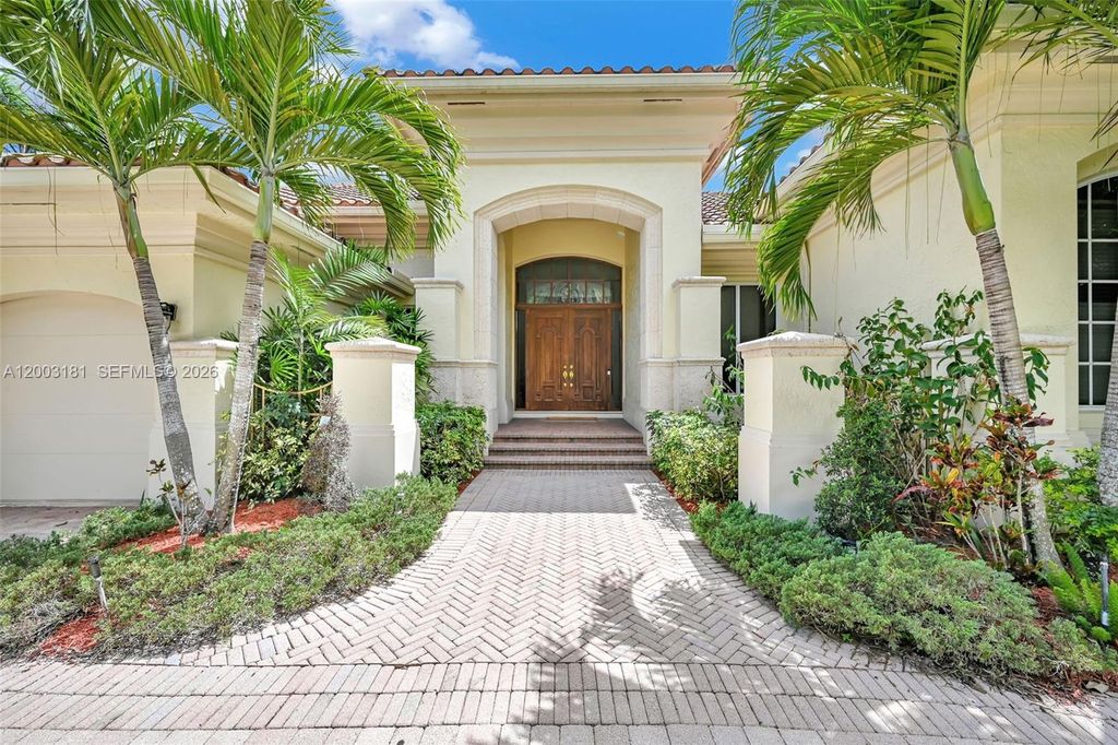 10430 Kestrel Street, Plantation, FL 33324