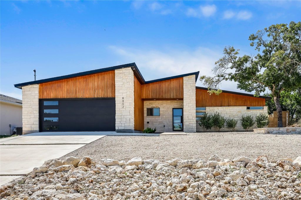 8802 Bar K Ranch RD, Lago Vista, TX 78645
