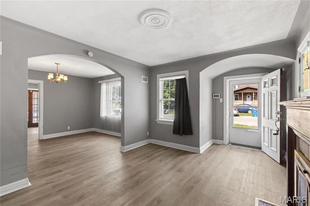 10050 Diamond Drive, Riverview, MO 63137