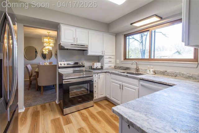 845 Longfellow Drive, Troy, MI 48085