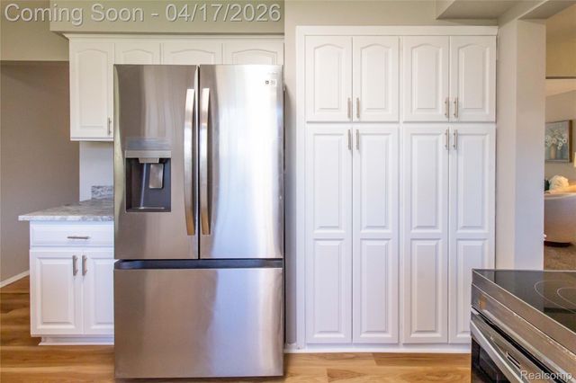 845 Longfellow Drive, Troy, MI 48085