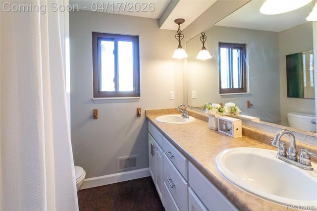 845 Longfellow Drive, Troy, MI 48085