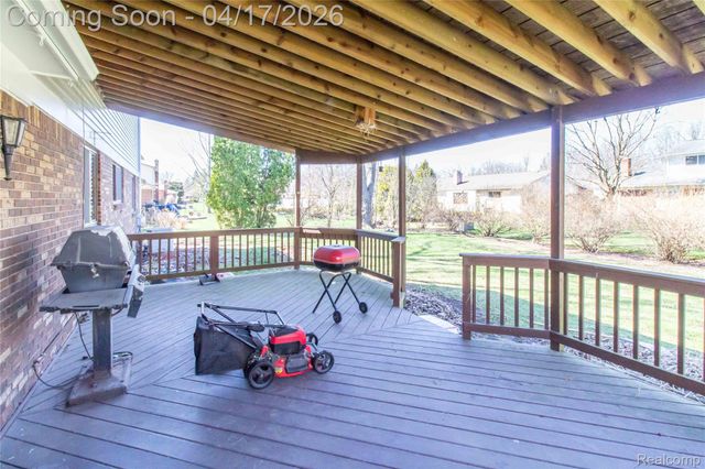 845 Longfellow Drive, Troy, MI 48085