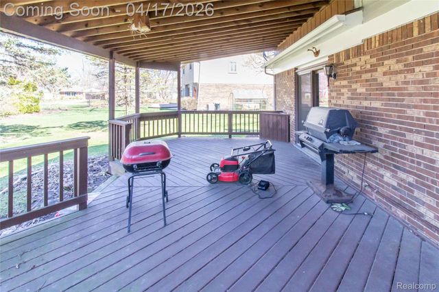 845 Longfellow Drive, Troy, MI 48085