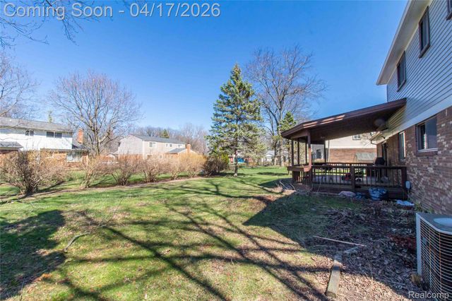845 Longfellow Drive, Troy, MI 48085