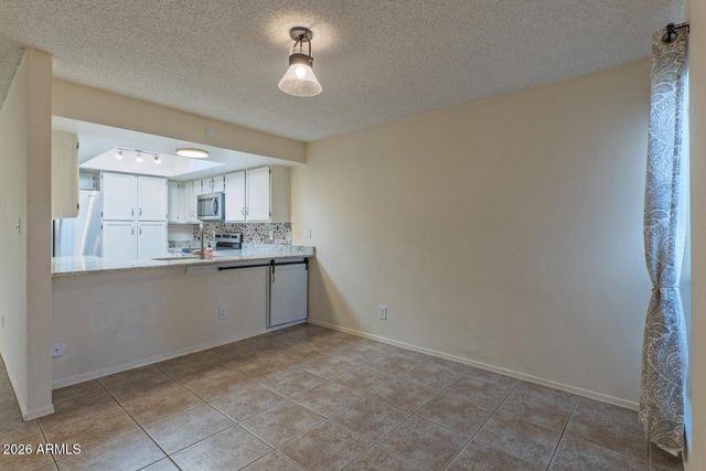 12221 S PAIUTE Street, Phoenix, AZ 85044