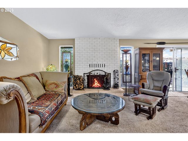 132 WOODFIELD Ct, Oregon City, OR 97045