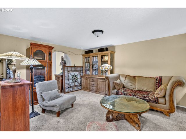 132 WOODFIELD Ct, Oregon City, OR 97045