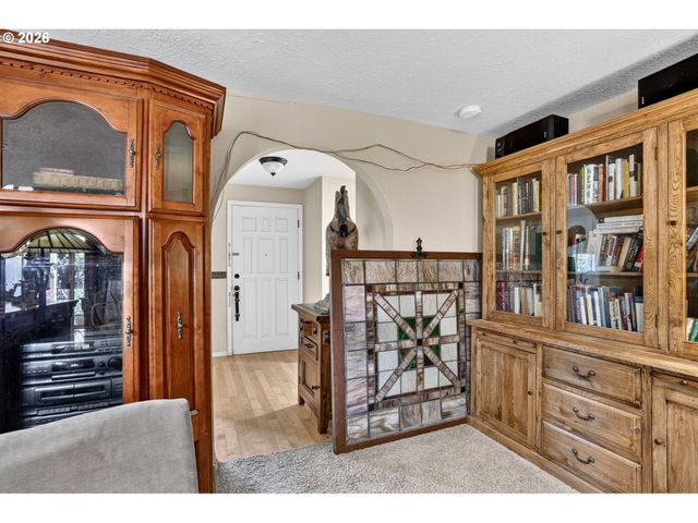132 WOODFIELD Ct, Oregon City, OR 97045