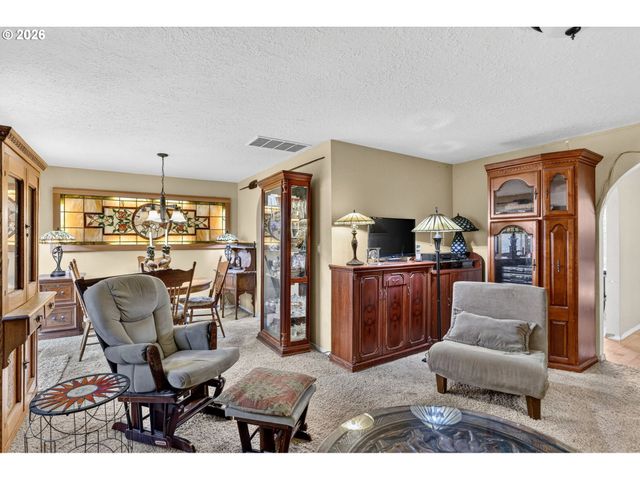 132 WOODFIELD Ct, Oregon City, OR 97045