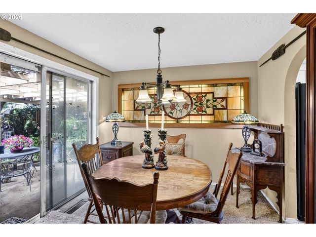 132 WOODFIELD Ct, Oregon City, OR 97045