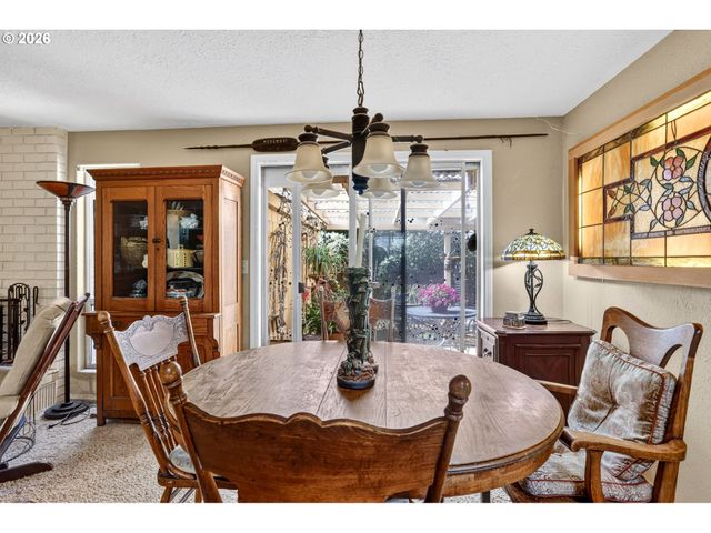 132 WOODFIELD Ct, Oregon City, OR 97045