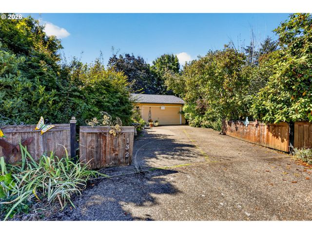 132 WOODFIELD Ct, Oregon City, OR 97045