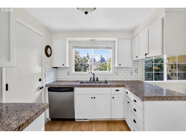 132 WOODFIELD Ct, Oregon City, OR 97045