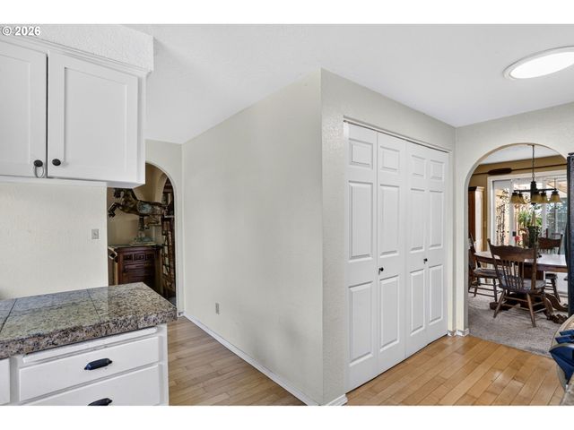 132 WOODFIELD Ct, Oregon City, OR 97045