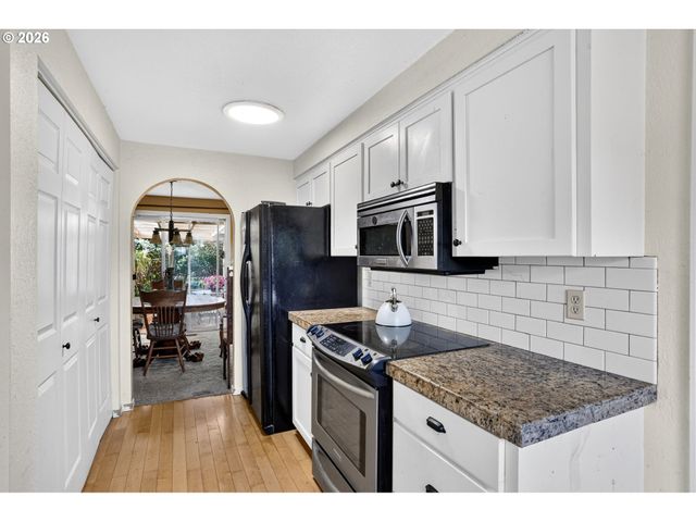 132 WOODFIELD Ct, Oregon City, OR 97045